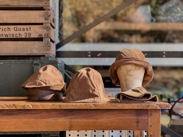 new arrival
リバーシブルノンキ良いやね。タタミゼお馴染みのコーデュロイと本間ダックの同色コンビネーション。季節感があって心が動いてくる感じ。素敵やわ。

・TATAMIZE / REVERSIBLE EASY HAT
size M / L
price ¥11000
Made in Sendai Japan