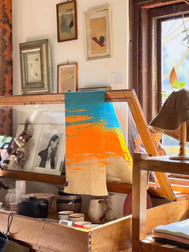 当店お初の柄。明るくて良いやね。ハワイのAORを聴きたくなってきたな。そして今回から原材料高騰の影響で値上がりとなります。どうぞよろしくお願い申し上げます。

・SPORTS TENUGUI 
"タイダイサンセット(ビーチ) 
price ¥2970
Made in Japan