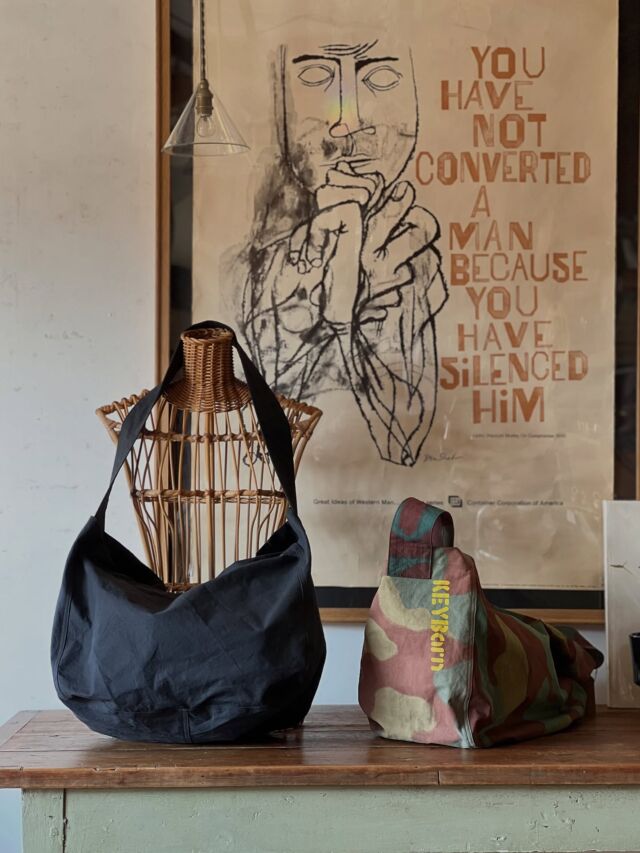 昨秋を思い出しますな。軍マテリアルの残った生地で製作頂いた分です。最終ロット。ブラックとカモ。春の服装にピッタリやね。ぜひ。

KEY鍵田さん、ありがとうございました！

・KEYBarn Friendly NP bag
¥16500
Made in Japan